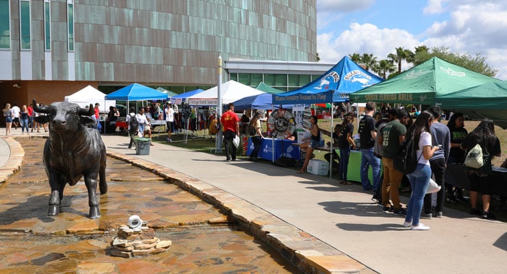 USF Students attending a Bull Market event on campus.